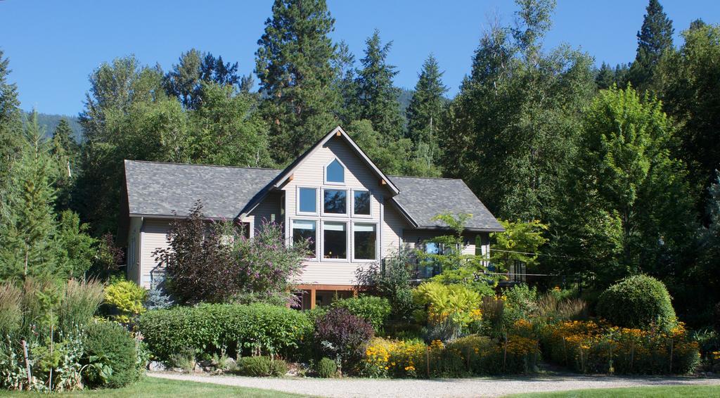 Windborne Bed & Breakfast Castlegar Exterior foto